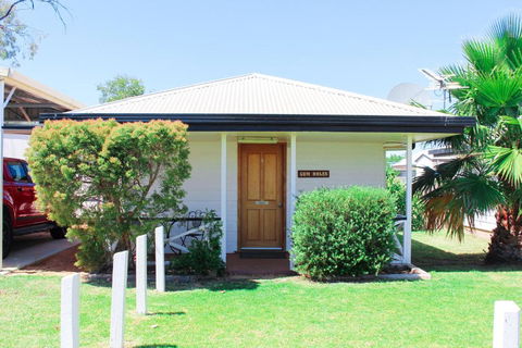 Warrego Hotel Motel Cunnamulla - Pubs and Clubs 2