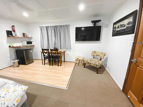 Warrego Hotel Motel Cunnamulla - Pubs and Clubs 3