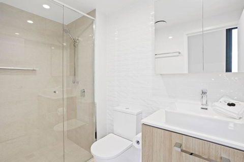 Waterfront Escape At Essentia - Pubs and Clubs 2