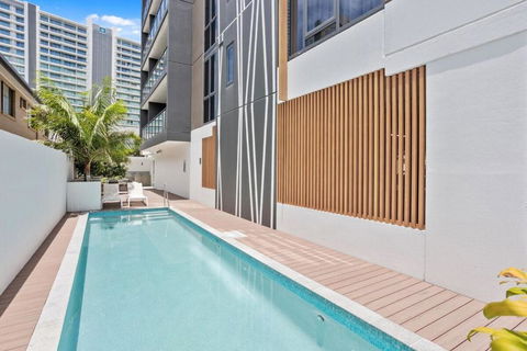 Waterfront Escape At Essentia - Pubs and Clubs 3