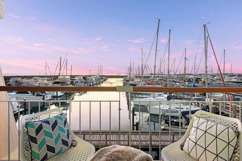 Waterfront Escape On Fishermans Wharf W Ocean View - Pubs and Clubs 0