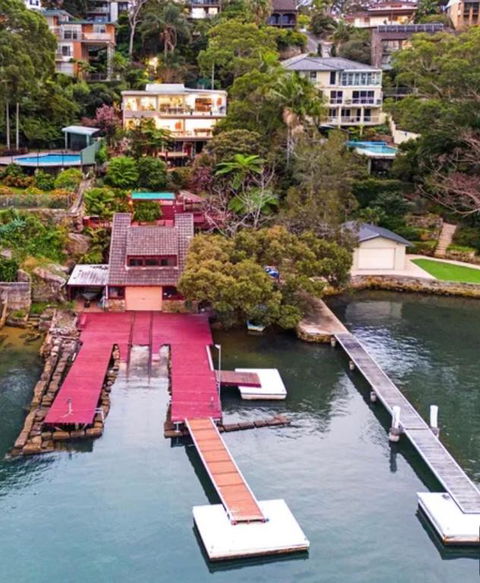 Waterfront Home In Oatley - Pubs and Clubs 0