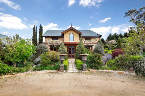 Wayimaa Cottage - Pubs and Clubs 0