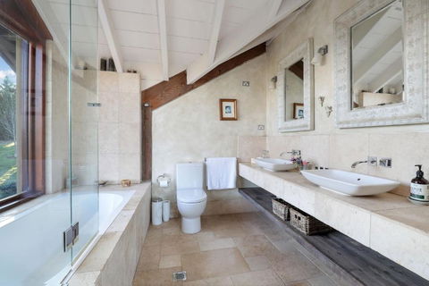 Wayimaa Cottage - Pubs and Clubs 2