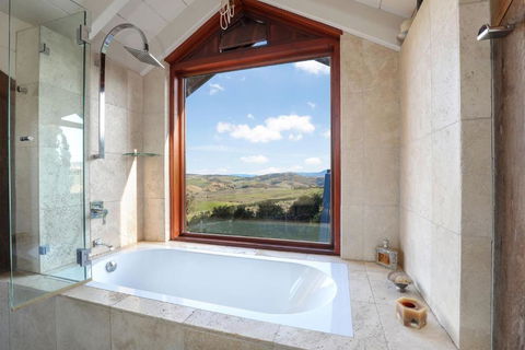 Wayimaa Cottage - Pubs and Clubs 3