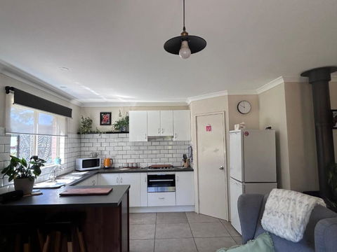 Wayllinga Cottage - Pubs and Clubs 3