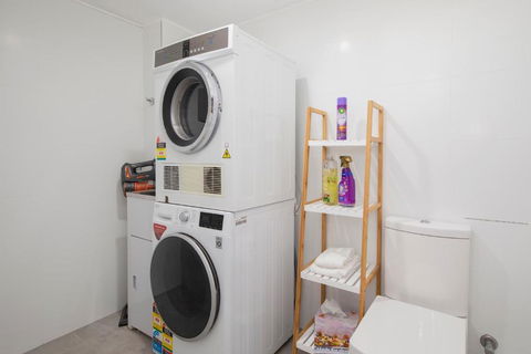 Whale Song Serenity - Ettalong Beach Garden Stay - Pubs and Clubs 1