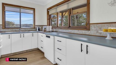 What A View Unit4 120 Lamont St Bermagui Holiday Unit - Pubs and Clubs 3