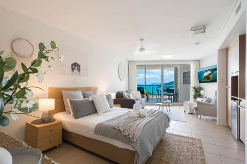 What A View - Studio - Pubs and Clubs 0