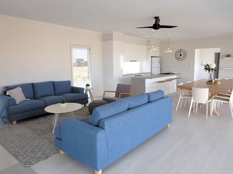 Whispering Winds - Pubs and Clubs 0