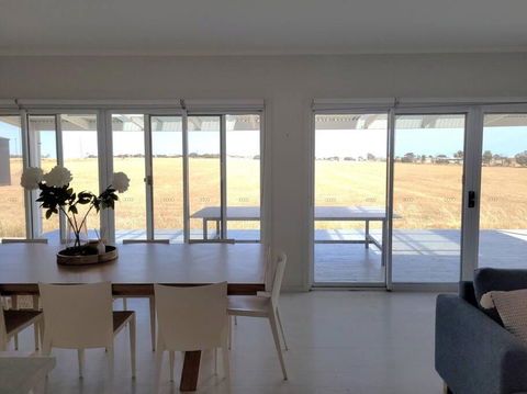 Whispering Winds - Pubs and Clubs 1