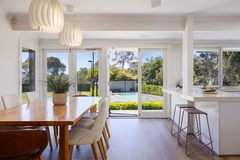 Whispering Woodlands - Pubs and Clubs 3