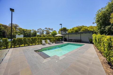 Whispering Woodlands - Pubs and Clubs 1