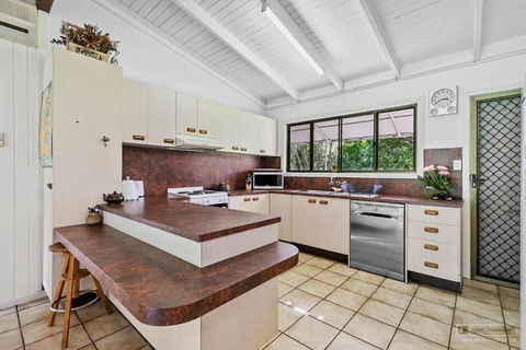 White Patch On The Water! - Pubs and Clubs 2