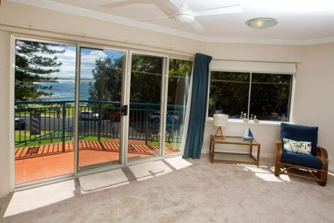 Whitesands 103 - Linen Not Included - Pubs and Clubs 3