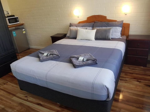 Whyalla Country Inn Motel - Pubs and Clubs 2