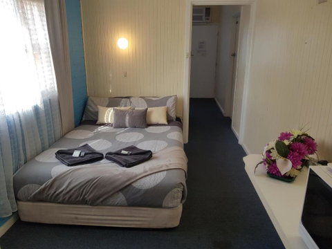 Whyalla Country Inn Motel - Pubs and Clubs 1