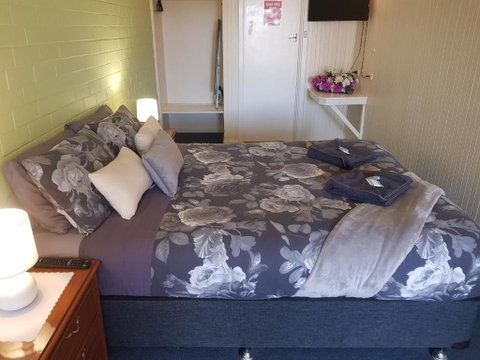 Whyalla Country Inn Motel - Pubs and Clubs 3