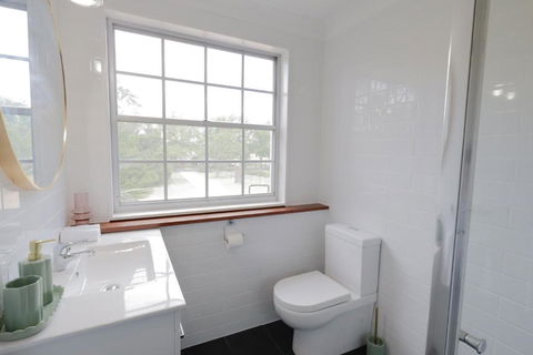 Wild Honey Tenterfield - Pubs and Clubs 2