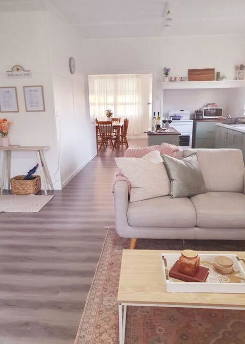 Willows Cottage On Anzac - Pubs and Clubs 0