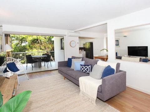 Windmill 4 Two Bedroom Beachside Apartment On Parkyn Parade - Pubs and Clubs 0