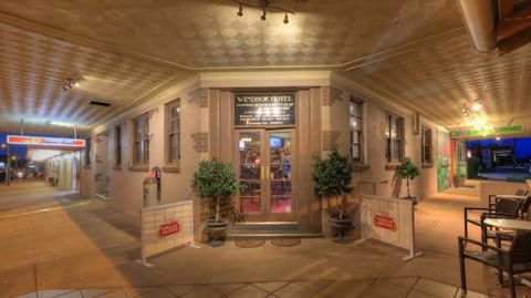 Windsor Hotel Miles - Pubs and Clubs 0