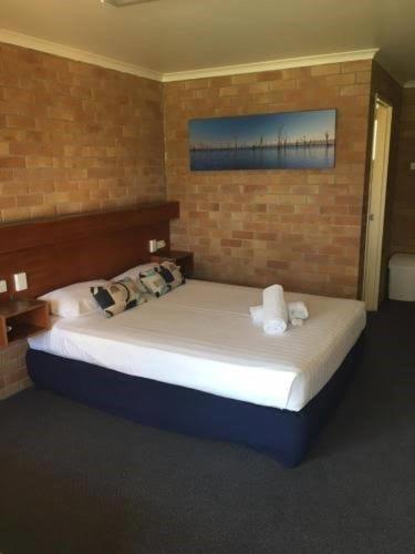 Windsor Hotel Miles - Pubs and Clubs 2