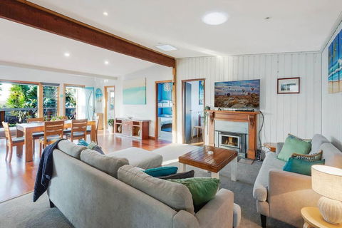 Winnunga Beach House - Pubs and Clubs 2