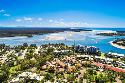 Wolngarin Holiday Resort Noosa - Pubs and Clubs 1