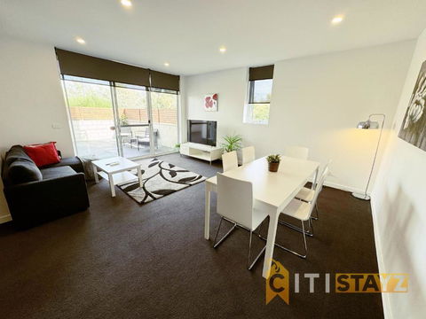 Wonder In Woden - 2 Bd 2bth Apt - Pubs and Clubs 0