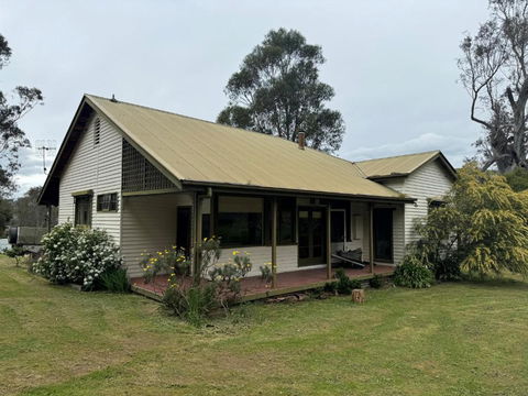 Woodfield Glen - Pubs and Clubs 0