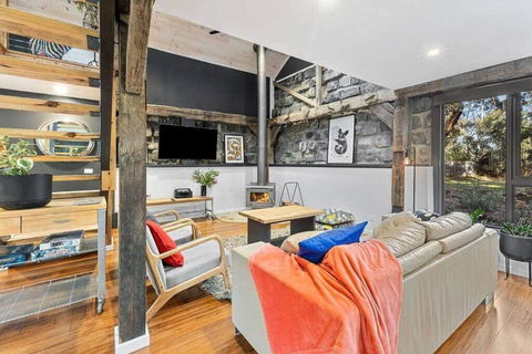 Woodlands Retreat - Pubs and Clubs 1