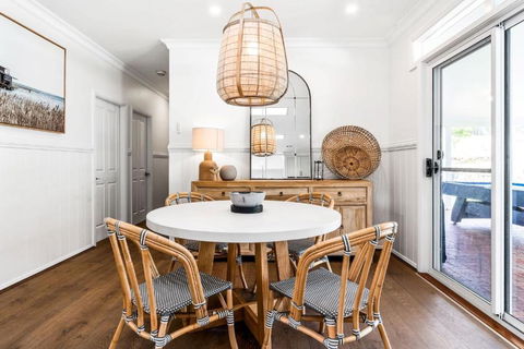 Woodstock Retreat Milton - Pubs and Clubs 3