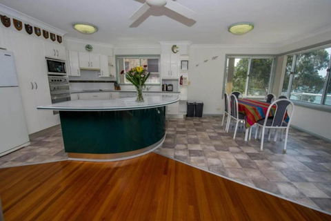 Woodys Place 87a Soldiers Point Rd Fantastic Duplex On The Waterfront - Pubs and Clubs 3