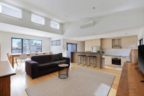 Woolamai Breeze - Pubs and Clubs 0