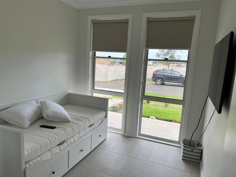 Affordable Semi Rural Stay - Pubs and Clubs 0