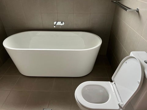 Affordable Semi Rural Stay - Pubs and Clubs 2