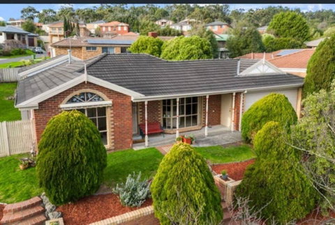 Family Retreat - Narre Warren - Pubs and Clubs 0
