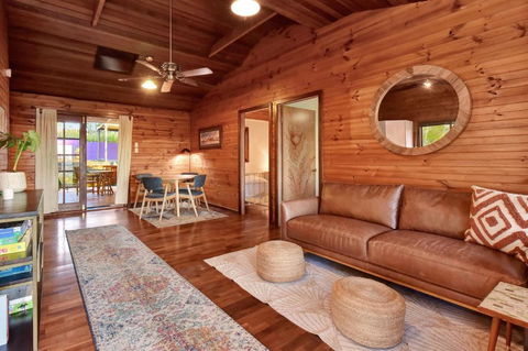 Misty Mountain Hideaway At Murrays Run Ultra Private Rural Escape With Stunning Views - Pubs and Clubs 2