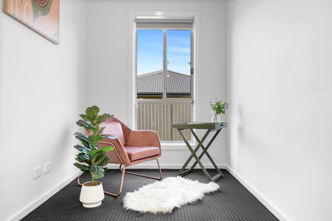 Modern Family Home In Lucas With Free WiFi - Pubs and Clubs 1