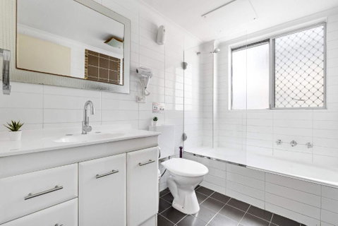 Warm Oasis At Parramatta- 2 BR - Free Parking - Near Shops - Pubs and Clubs 3