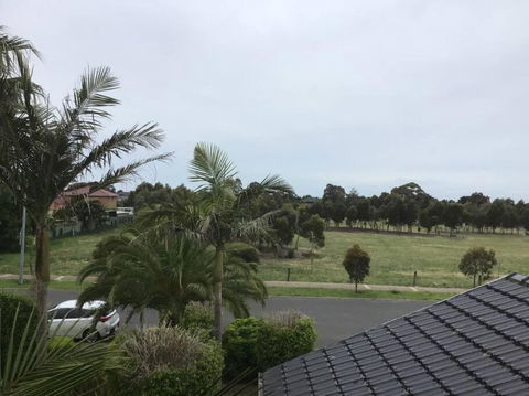 Welcome To Goodwood House! 12 Mins To Melbourne International Airport! - Pubs and Clubs 3