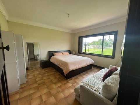 Western Sydney Airport & 45Mins To All Attractions - Pubs and Clubs 2