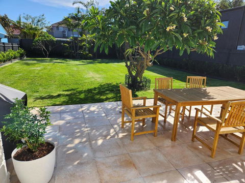 WOW - King Beds, Huge Yard, New Reno, Close To Beach, Private, Level No Stairs - Pubs and Clubs 1