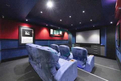 ZenLux: 4BR Bayview Mansion Infinity Pool + Cinema - Pubs and Clubs 0