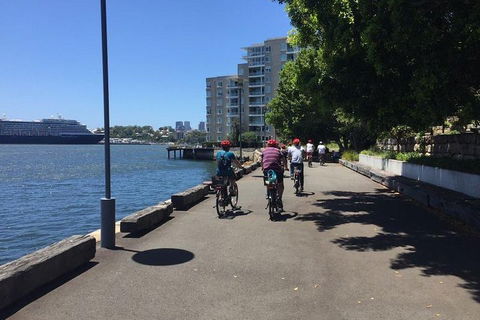 Sydney Harbour Discovery Tour - Pubs and Clubs 4