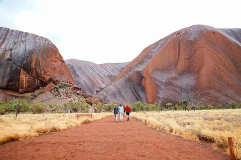 2-Day Uluru (Ayers Rock) And Kata Tjuta Trip From Alice Springs - Pubs and Clubs 1