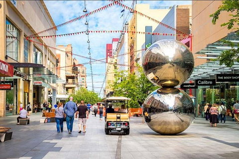 Explore Adelaide City Tour: Haigh's Tasting Chocolate & Adelaide Oval Tour - Pubs and Clubs 1