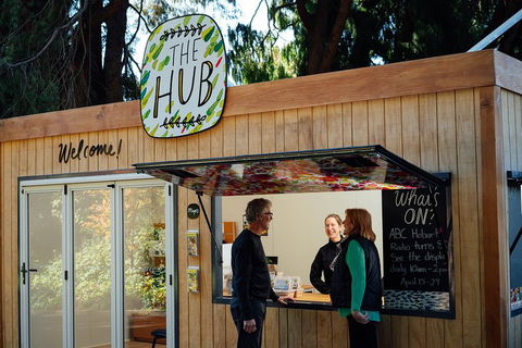 Private Royal Tasmanian Botanical Gardens Walking Tour - Pubs and Clubs 2