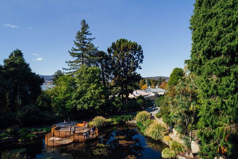 Private Royal Tasmanian Botanical Gardens Walking Tour - Pubs and Clubs 3